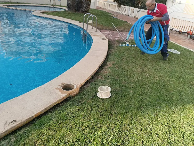 PISCINA 16